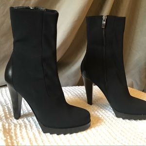 Donald J Pliner Black Heeled Boots Sz 7 Never Worn